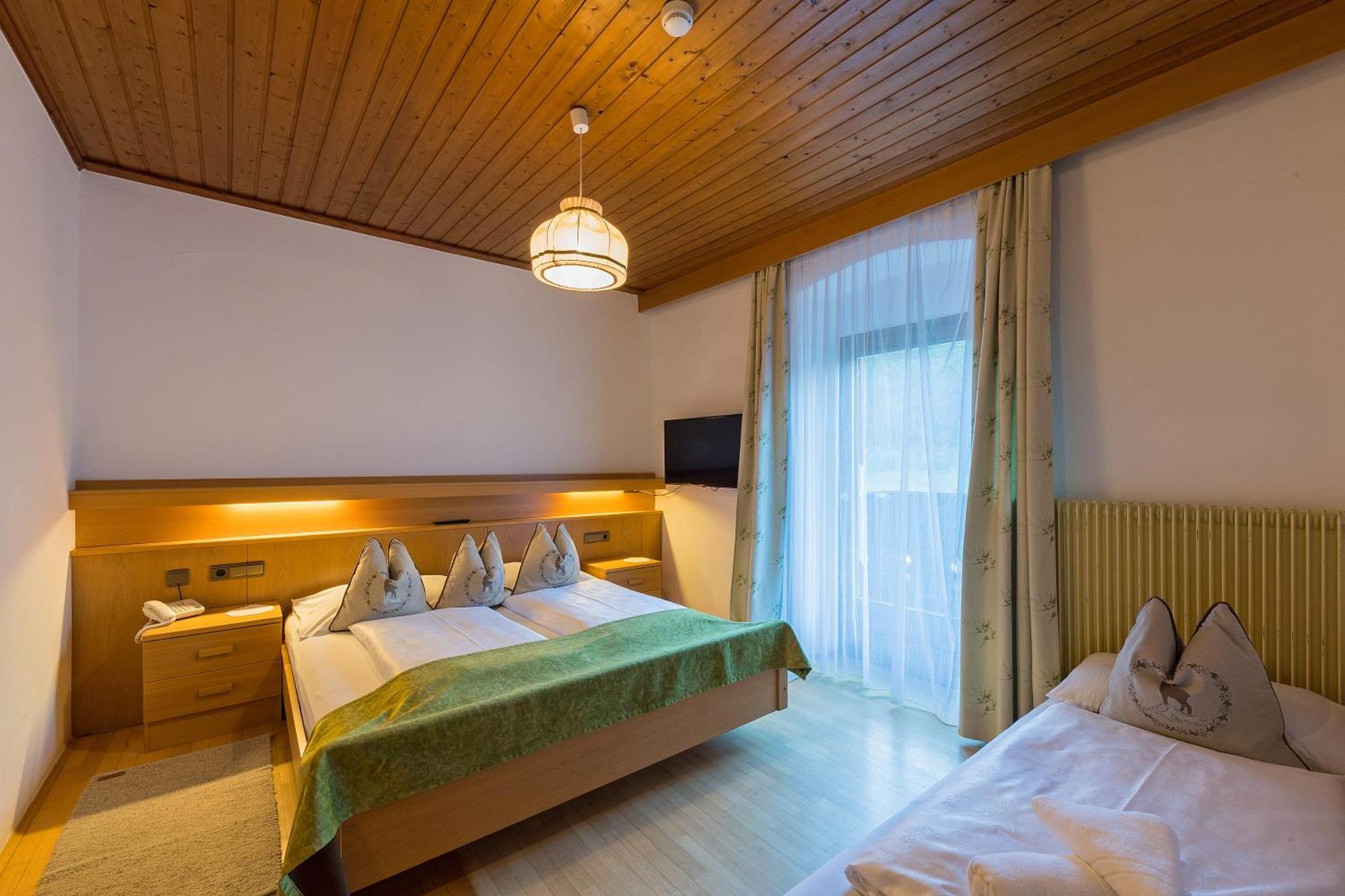 Alpin Natur Hotel Brueckele Prags Exteriör bild