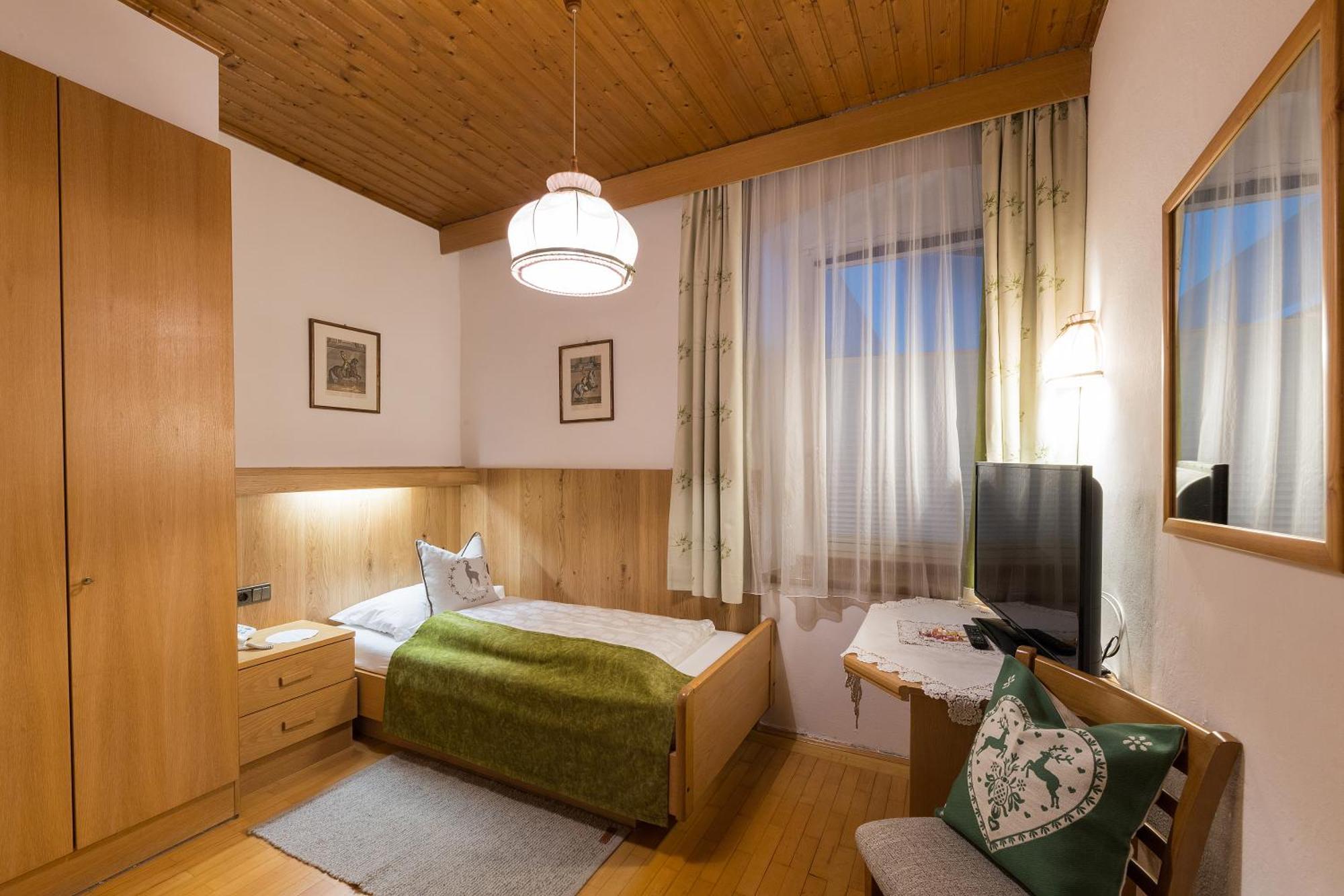 Alpin Natur Hotel Brueckele Prags Exteriör bild
